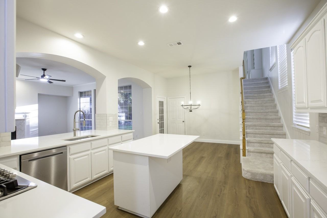 6976 Valley Brook Dr - Photo 5 of 40