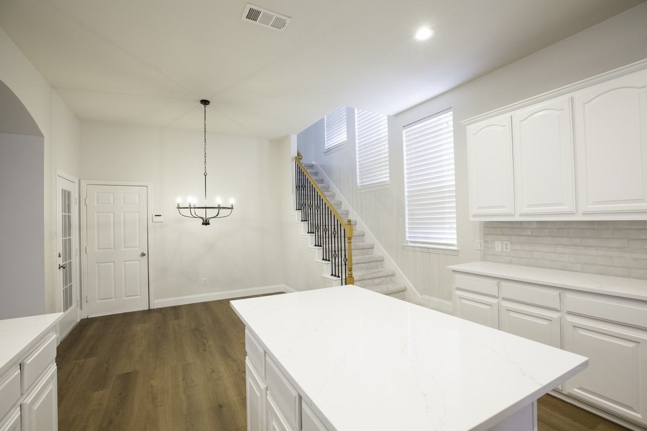 6976 Valley Brook Dr - Photo 6 of 40