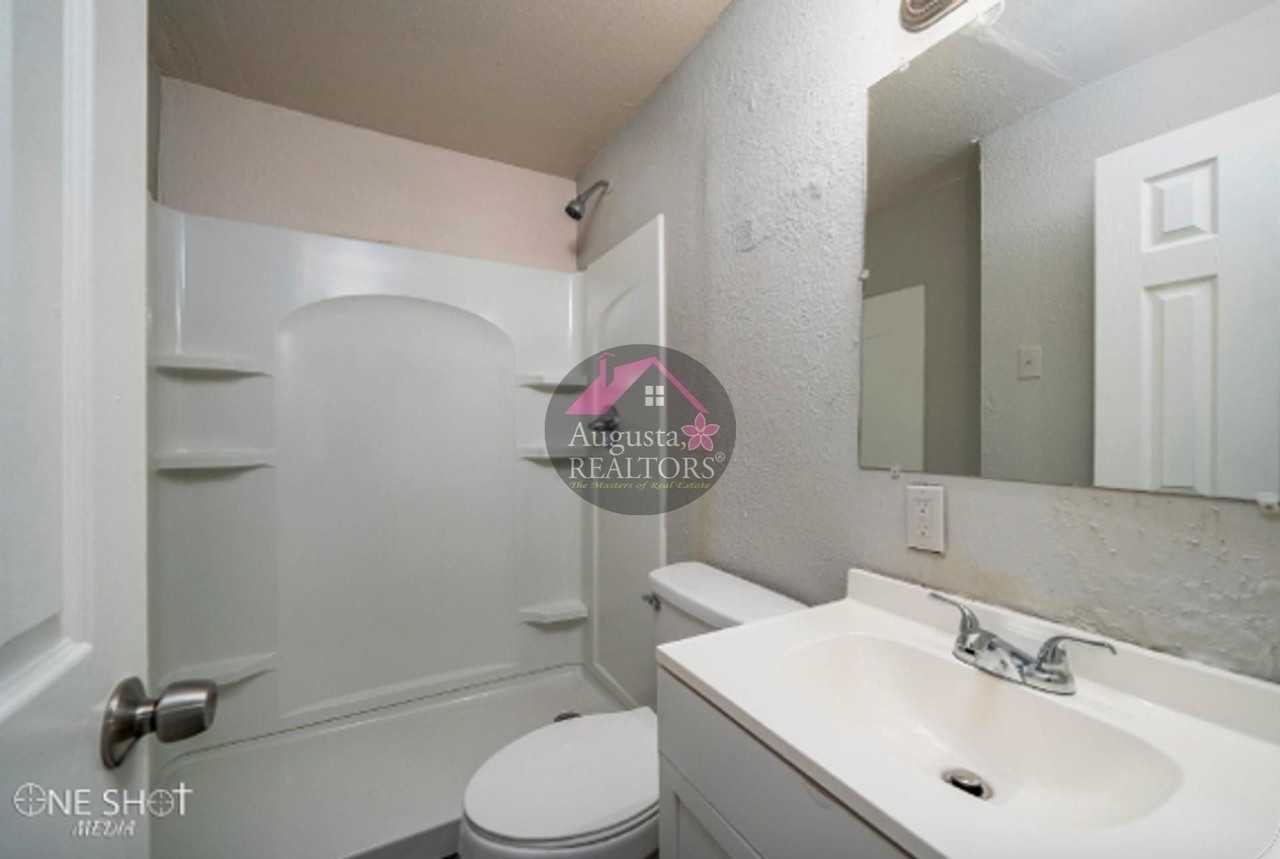 526 E North 7th St #3 - Photo 4 of 4