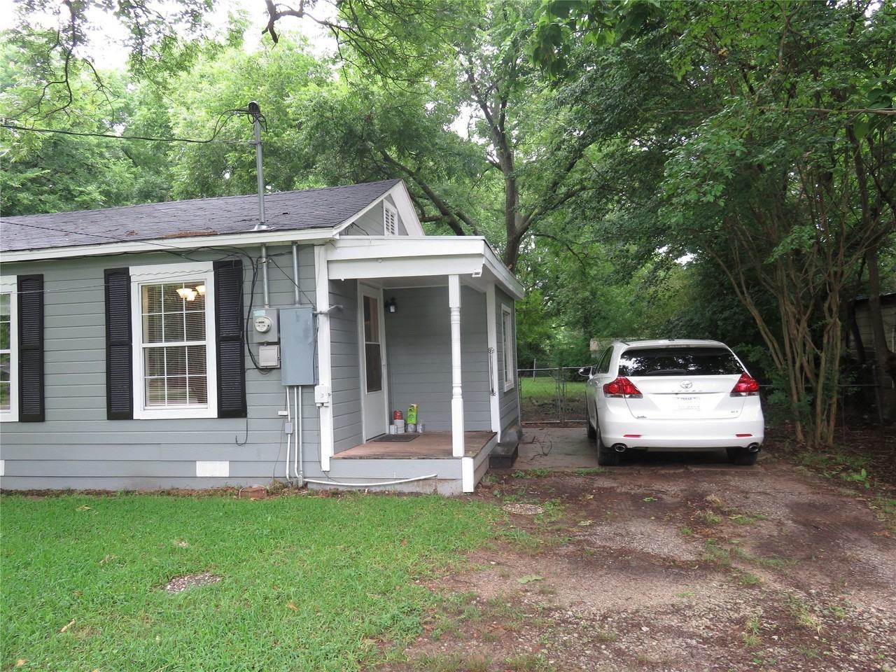2513 W Walker St - Photo 3 of 35