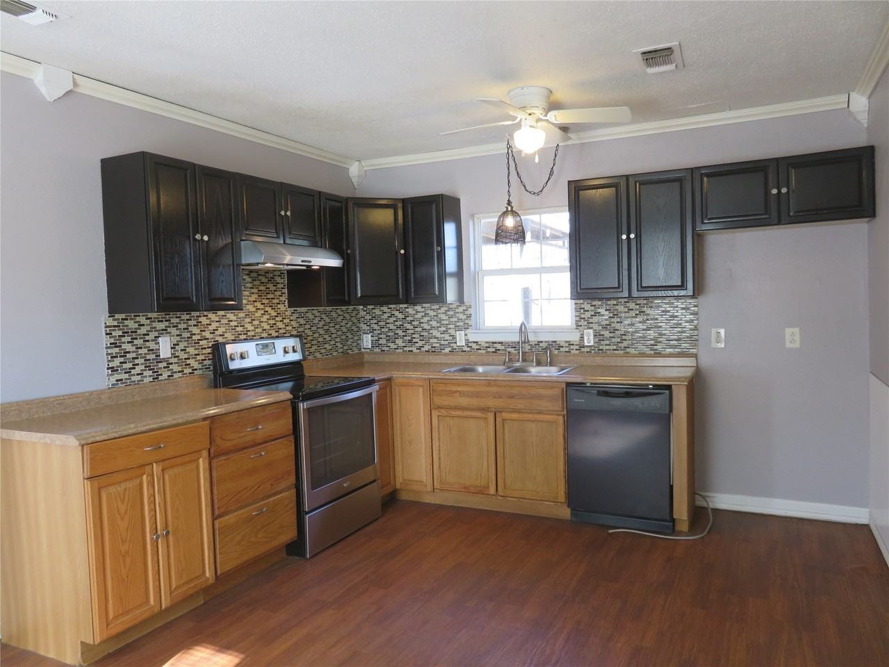 2513 W Walker St - Photo 6 of 35