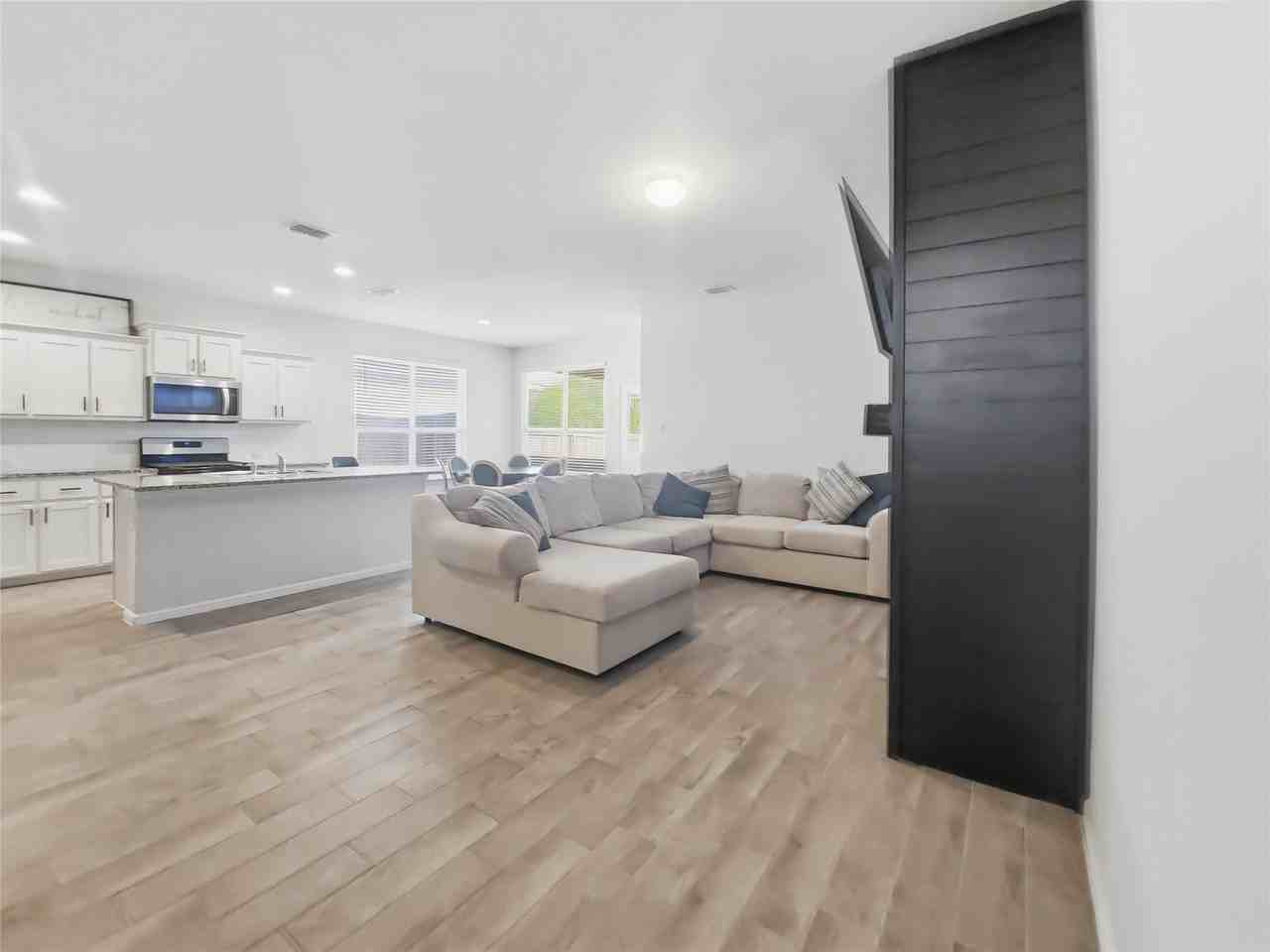 8500 Berry Crest St - Photo 5 of 25