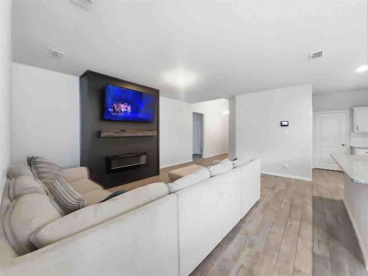 8500 Berry Crest St - Photo 7 of 25