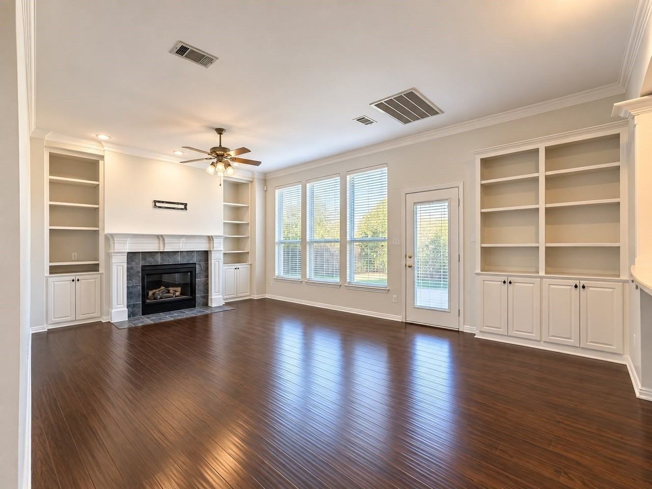 1920 Hillcroft Dr - Photo 4 of 20