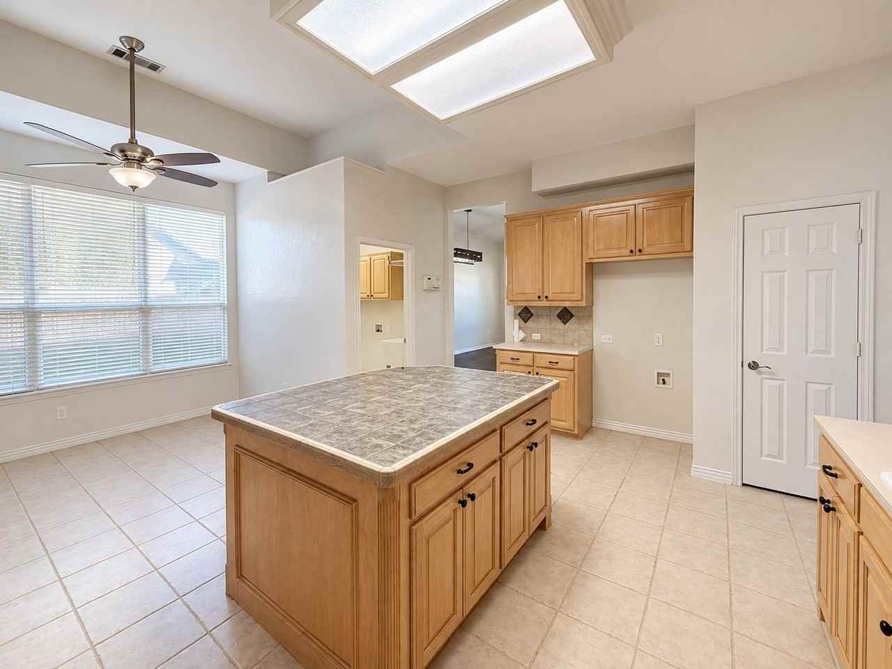 1920 Hillcroft Dr - Photo 5 of 20