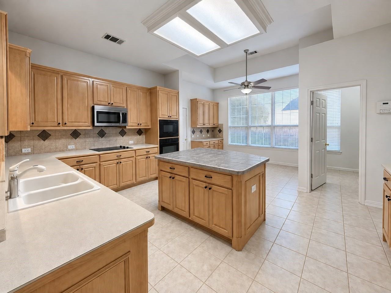 1920 Hillcroft Dr - Photo 6 of 20