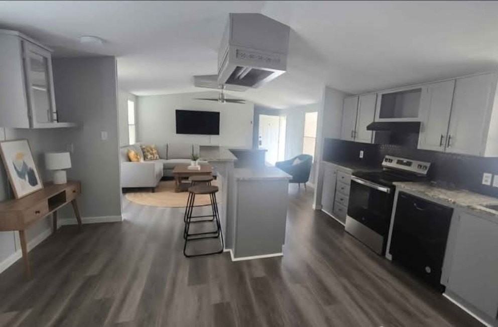 4253 Sun Dr - Photo 2 of 10