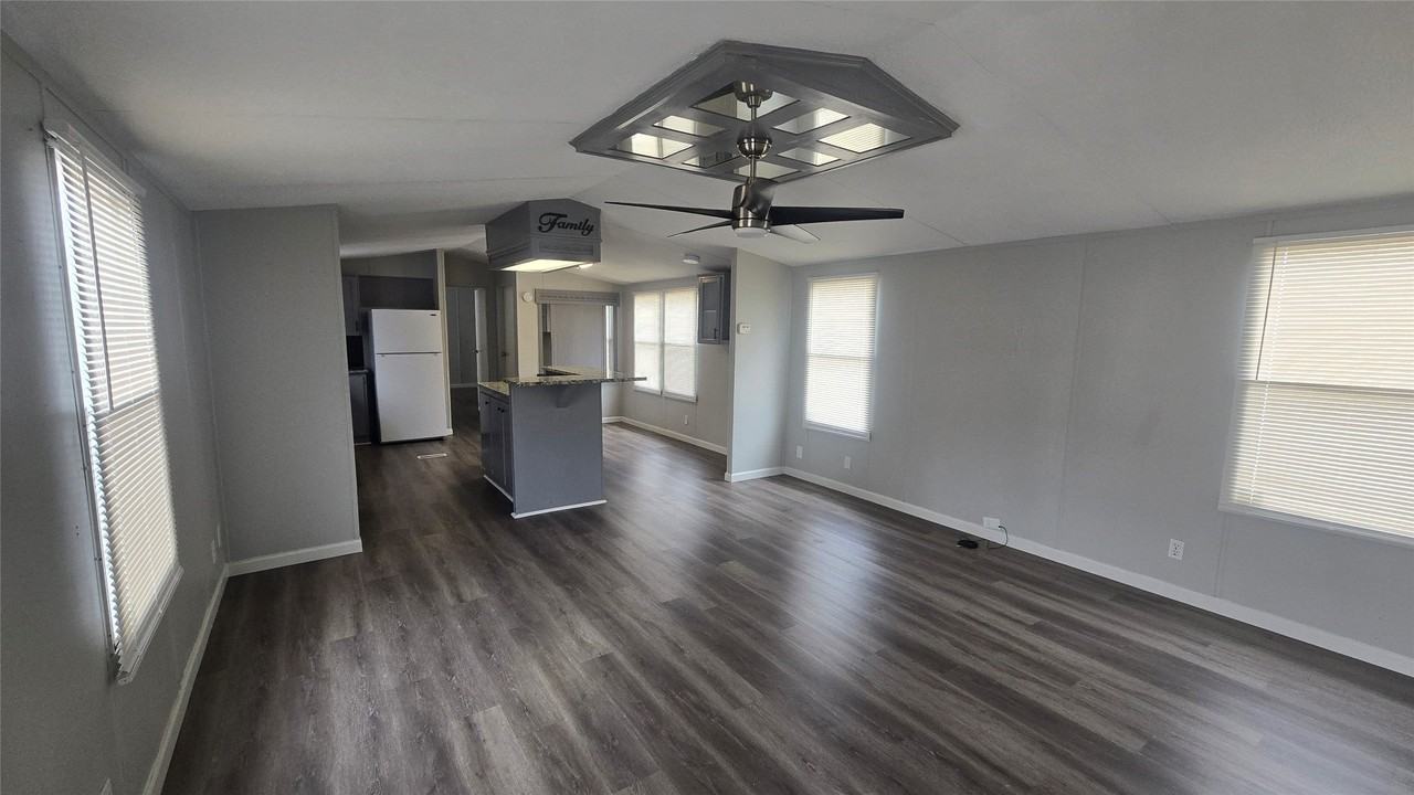 4253 Sun Dr - Photo 3 of 10