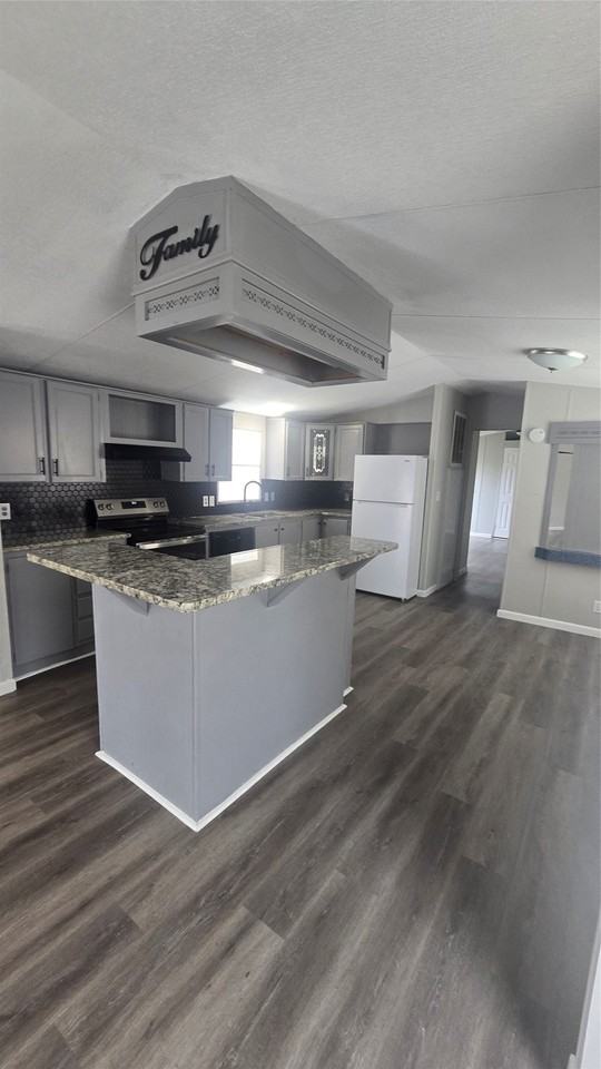 4253 Sun Dr - Photo 4 of 10