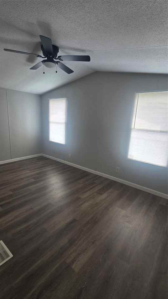 4253 Sun Dr - Photo 6 of 10
