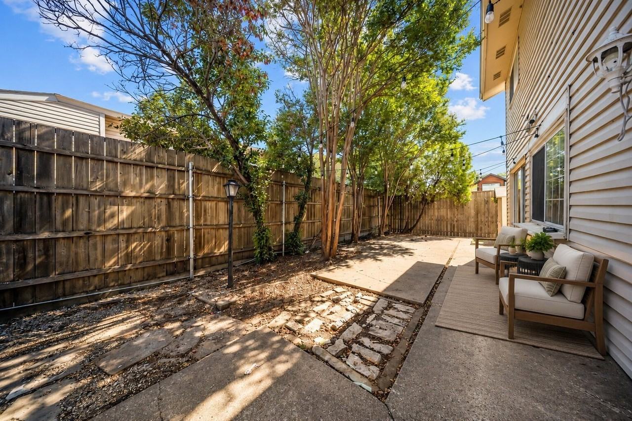 738 Intrepid Dr - Photo 4 of 28