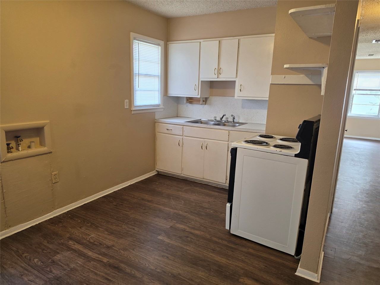 2909 S 27th St - Photo 2 of 10
