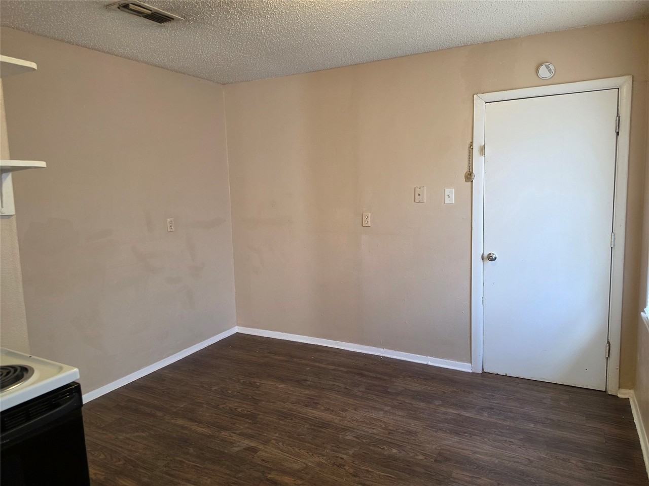 2909 S 27th St - Photo 4 of 10