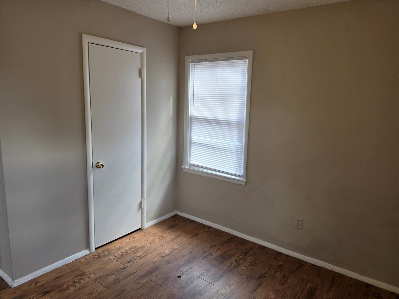 2909 S 27th St - Photo 5 of 10