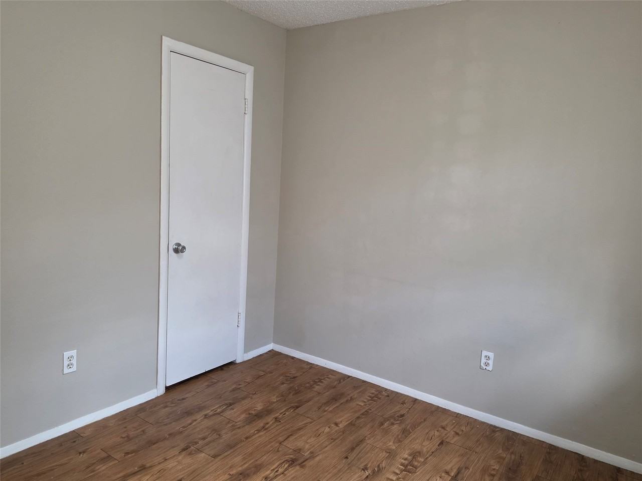 2909 S 27th St - Photo 6 of 10