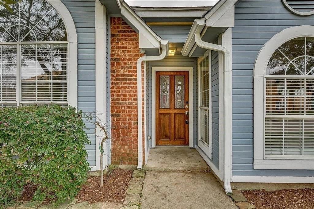 2134 Arbor Creek Dr - Photo 2 of 15