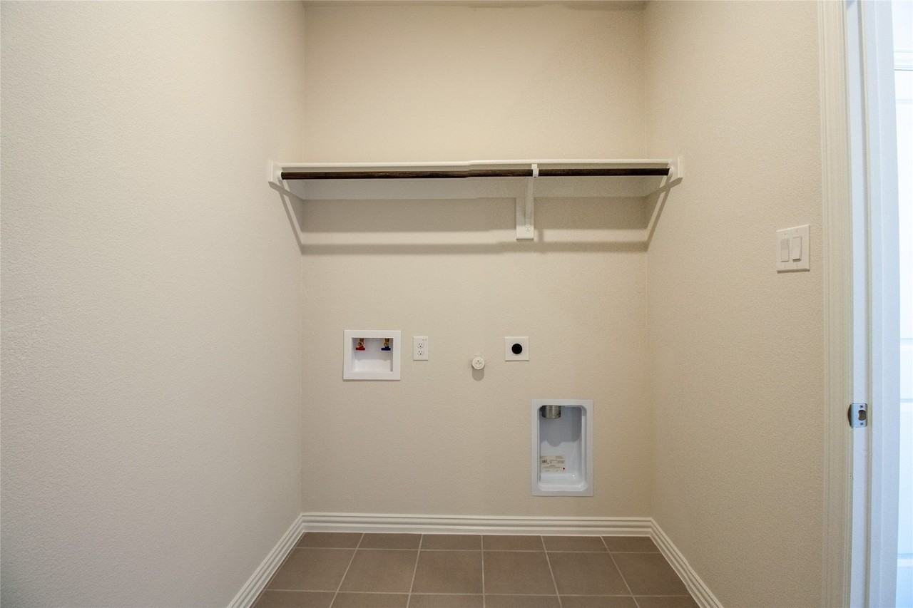 10501 Tuxinaw Trl - Photo 2 of 24