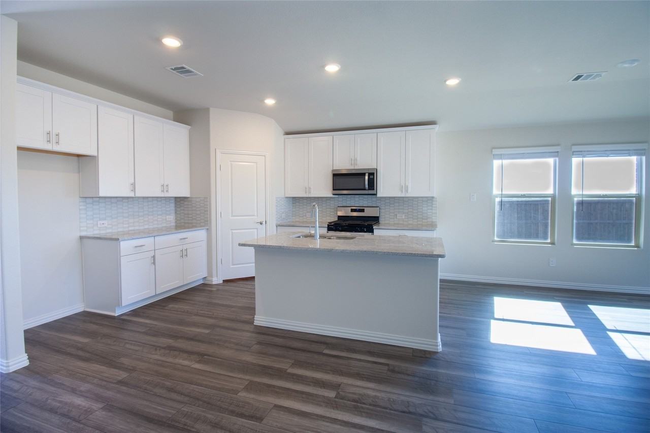 10501 Tuxinaw Trl - Photo 5 of 24
