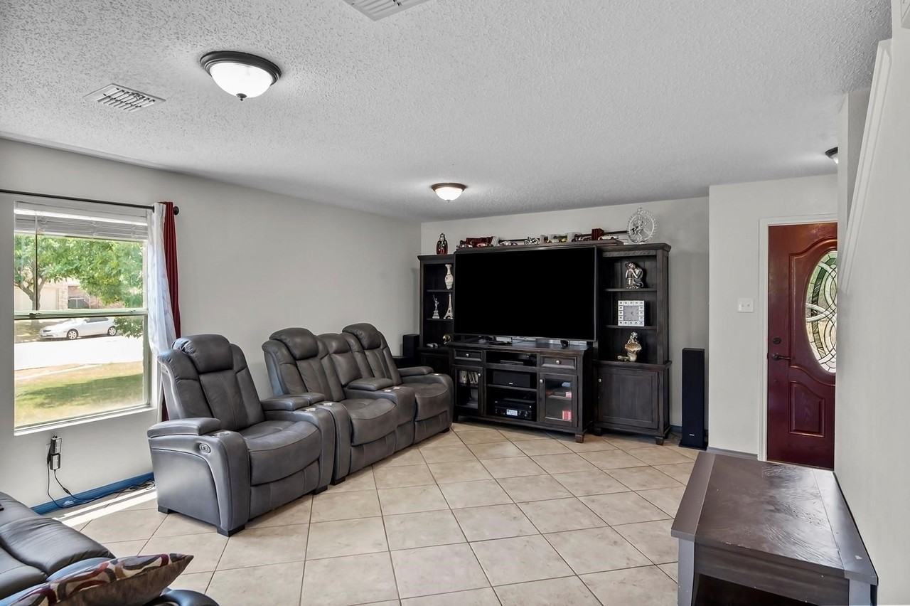 600 Claiborn Ln - Photo 4 of 30