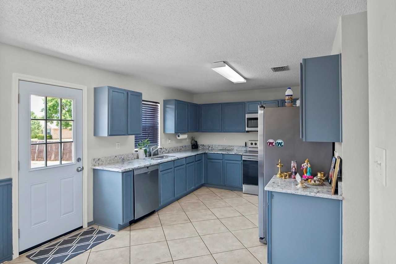 600 Claiborn Ln - Photo 7 of 30