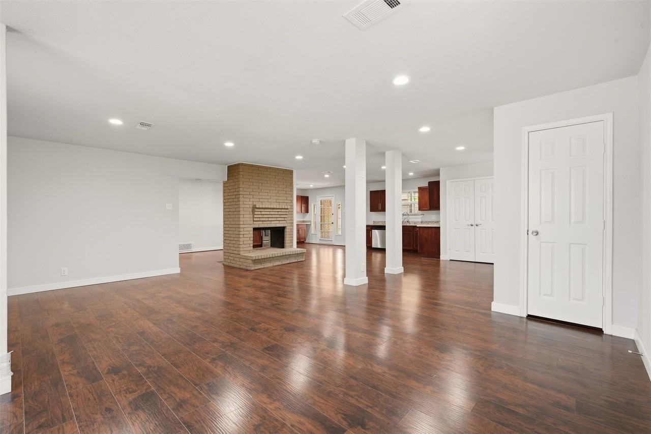 9221 Plano Rd - Photo 3 of 23