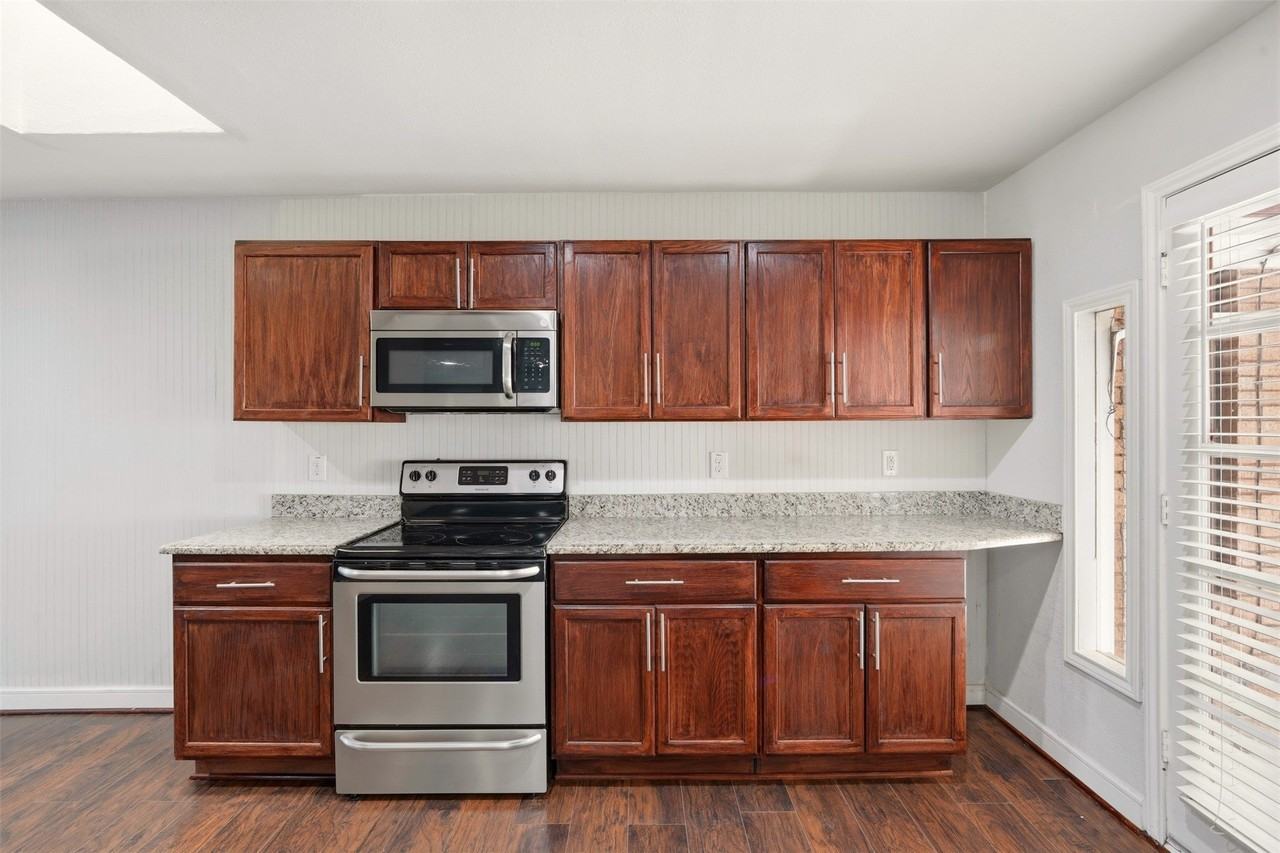9221 Plano Rd - Photo 7 of 23