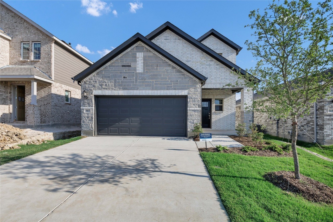 507 Martell Rd - Photo 2 of 27
