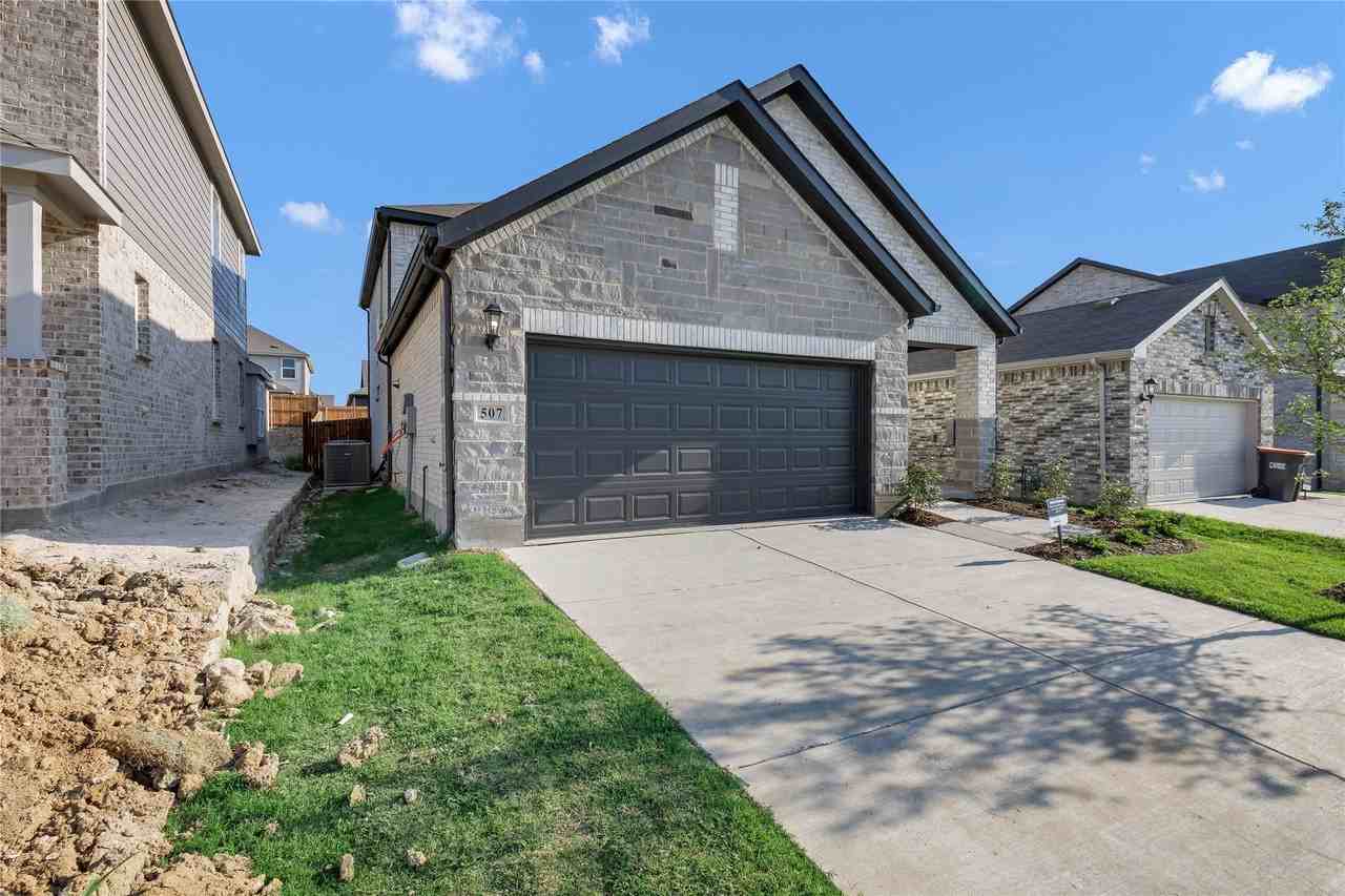 507 Martell Rd - Photo 3 of 27