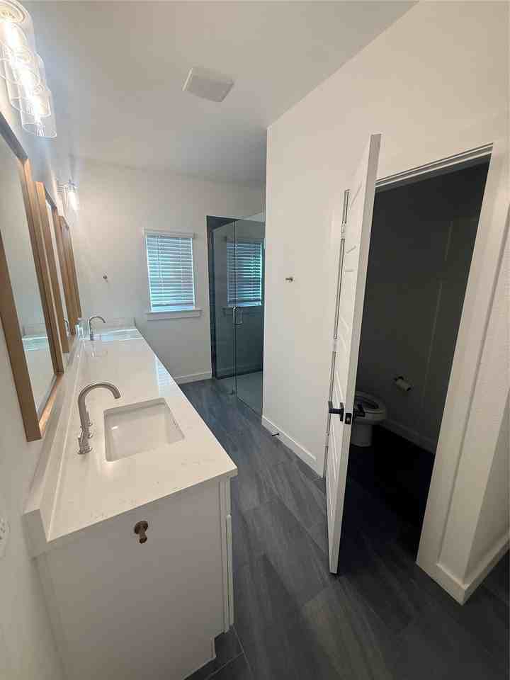 309 W Cedar St - Photo 3 of 15