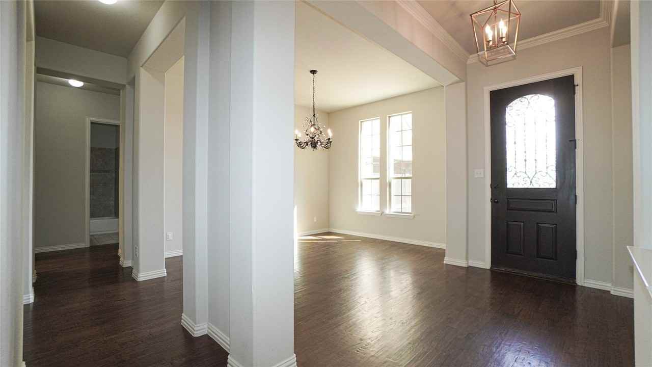 790 York Dr - Photo 3 of 37