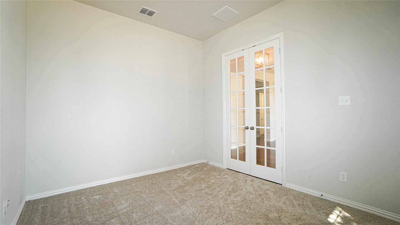 790 York Dr - Photo 5 of 37