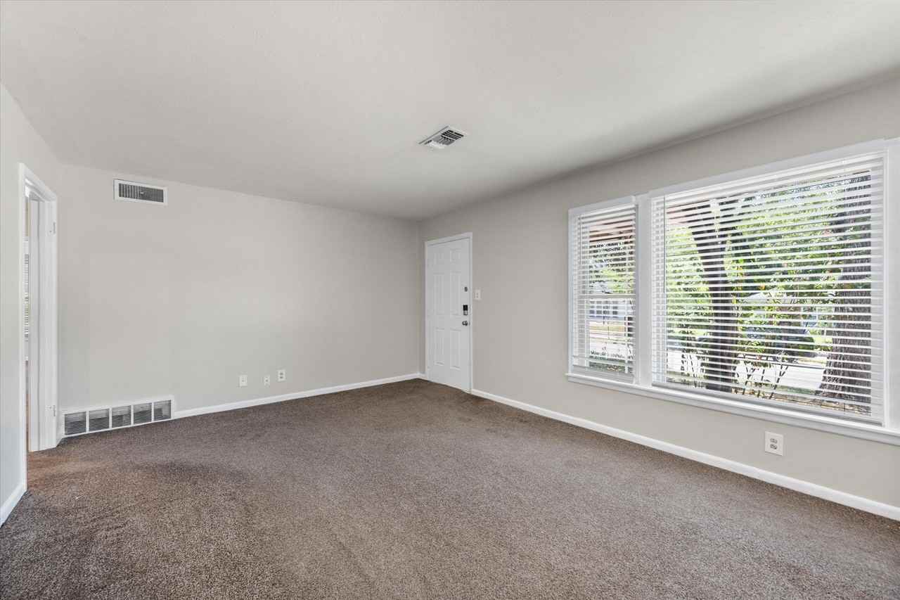 2716 Scruggs Park Dr - Photo 7 of 34