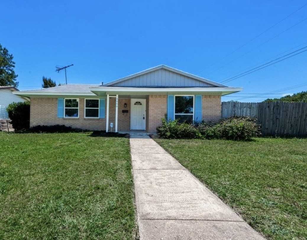 4430 Windsor Dr - Photo 2 of 23