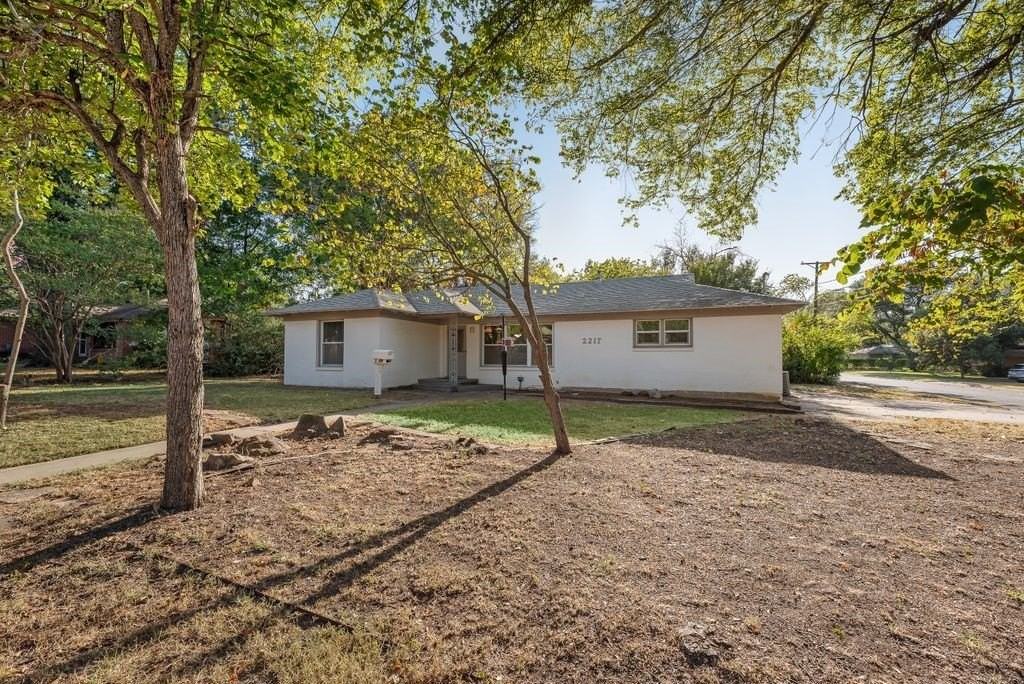 2217 Glenwood Ln - Photo 3 of 31