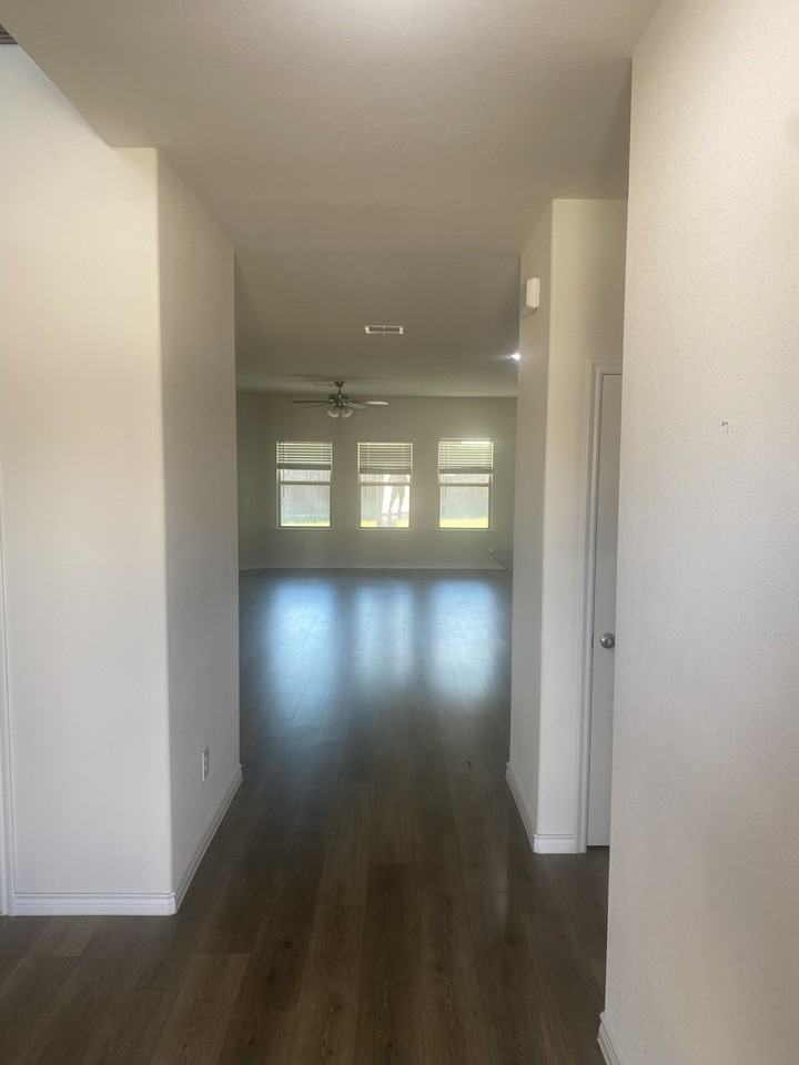 10528 Breezeway Dr - Photo 2 of 34
