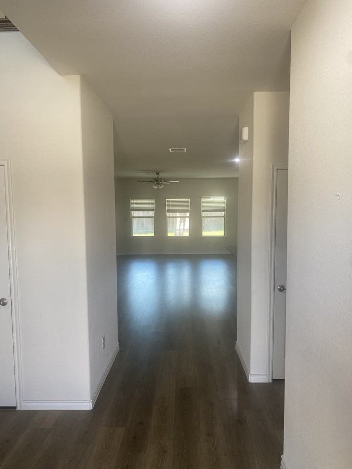 10528 Breezeway Dr - Photo 3 of 34