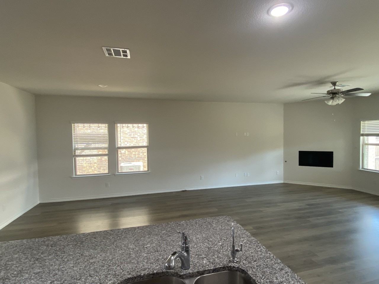 10528 Breezeway Dr - Photo 6 of 34