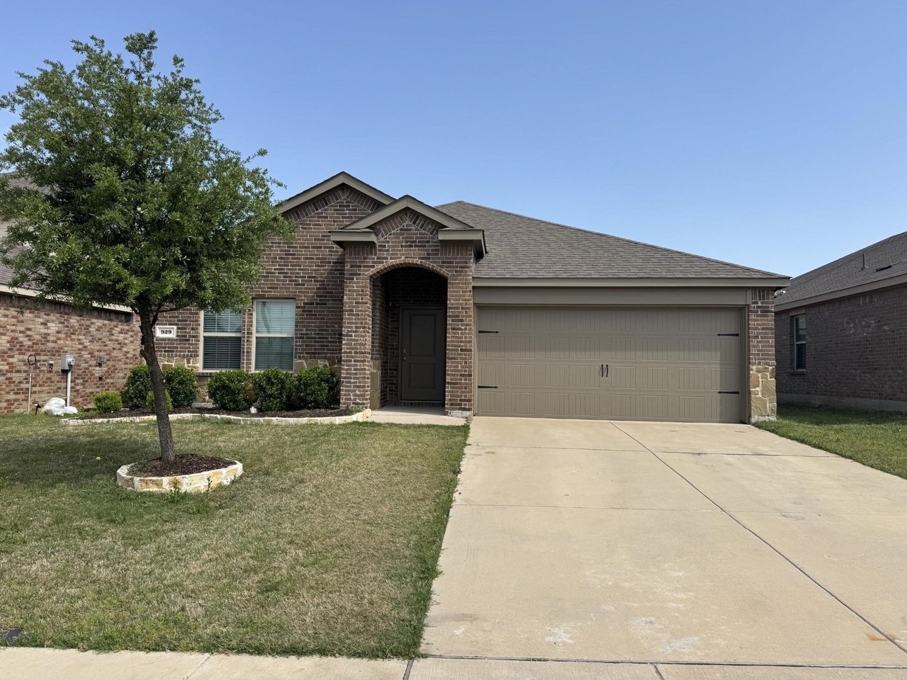 929 Alton Dr - Photo 2 of 16