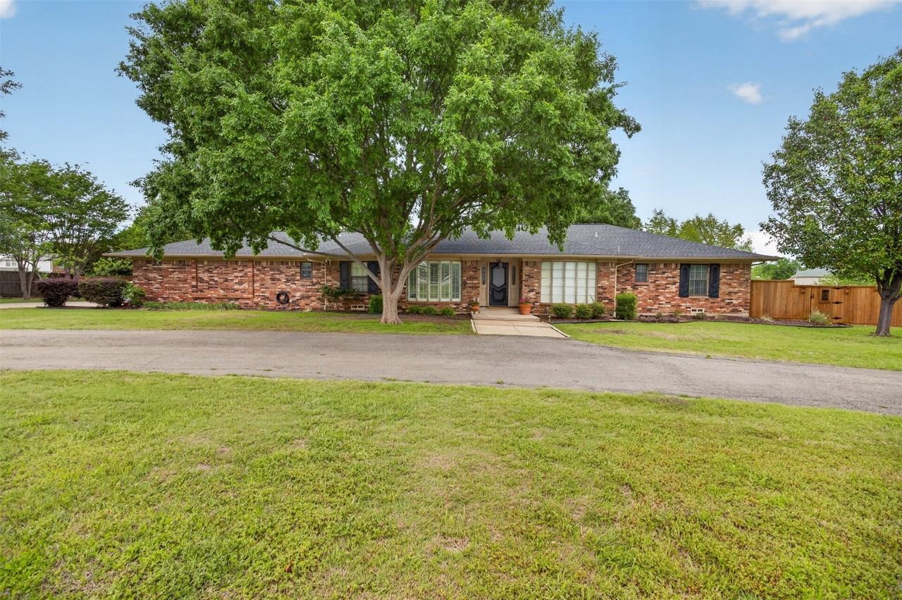 4607 Sachse Rd - Photo 2 of 36