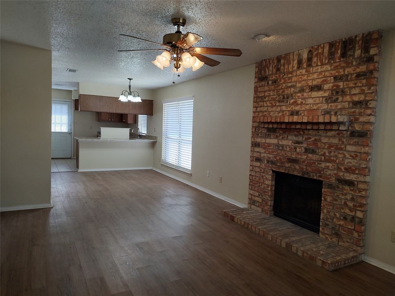 5708 Cancun Dr - Photo 2 of 7