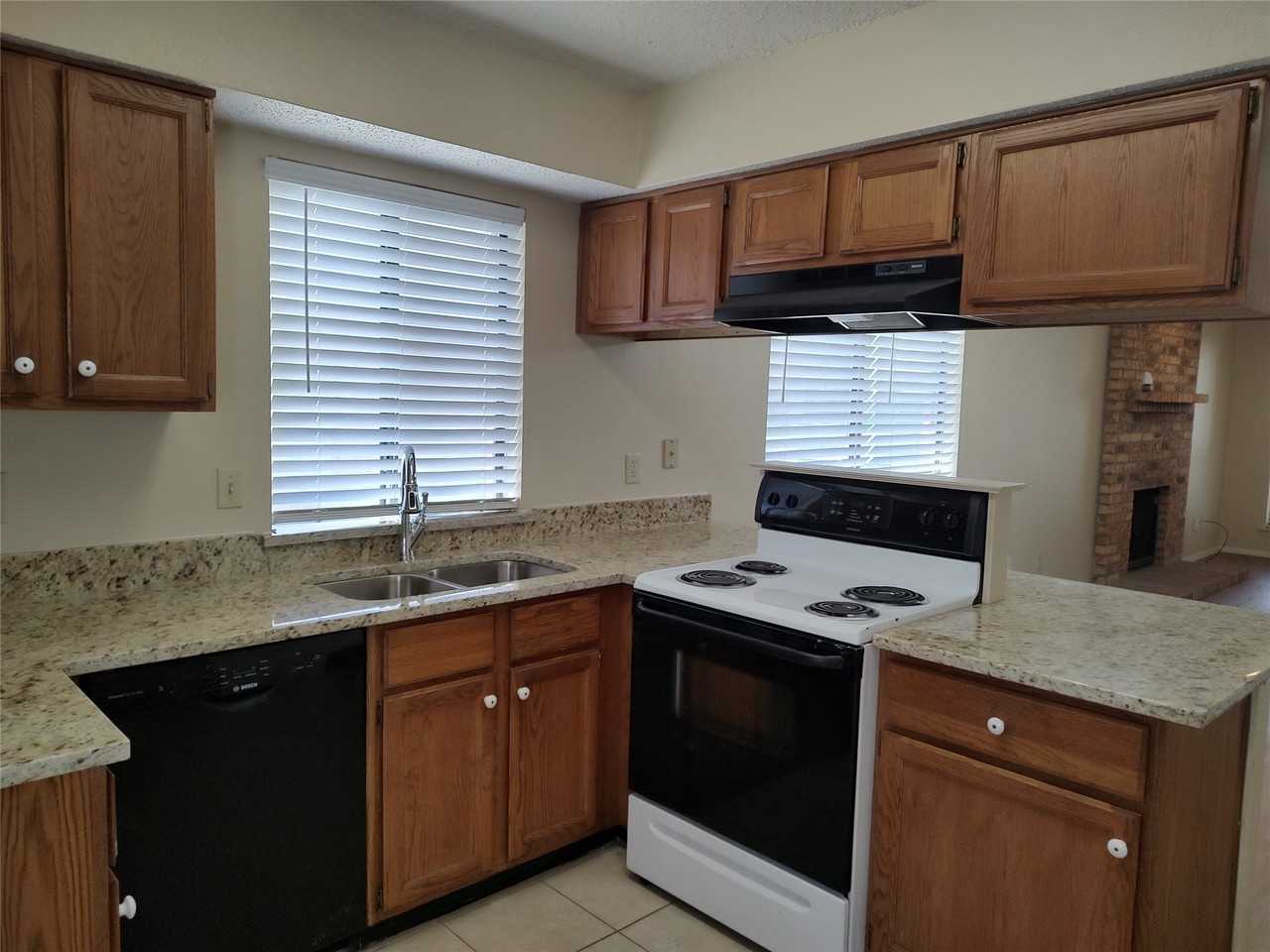 5708 Cancun Dr - Photo 3 of 7