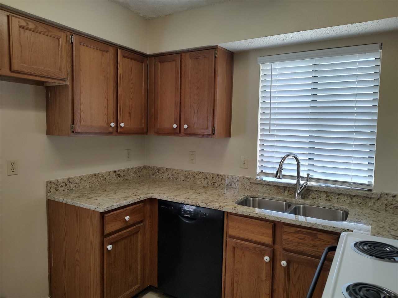 5708 Cancun Dr - Photo 4 of 7