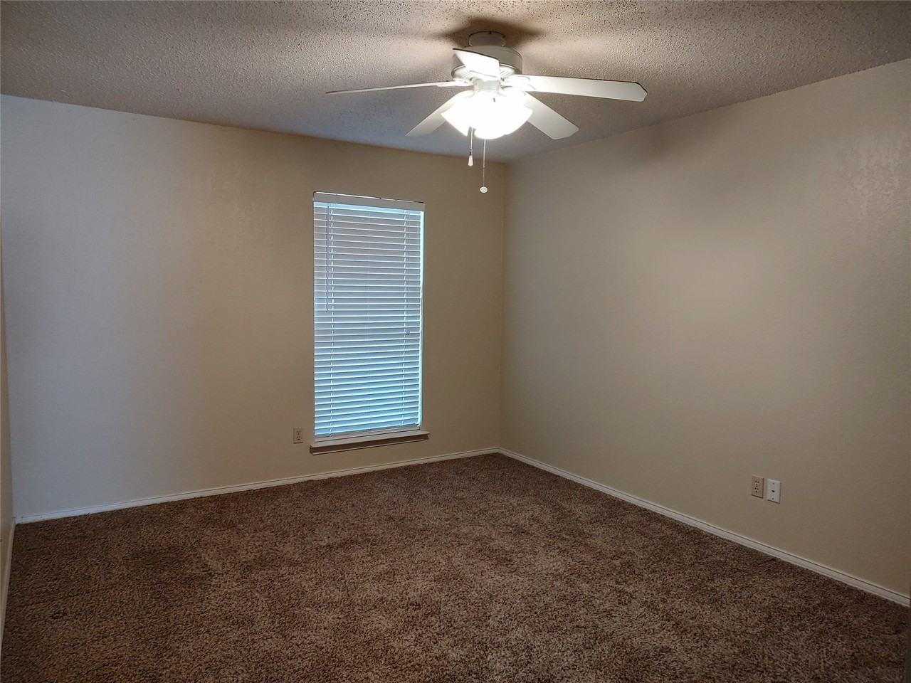 5708 Cancun Dr - Photo 5 of 7