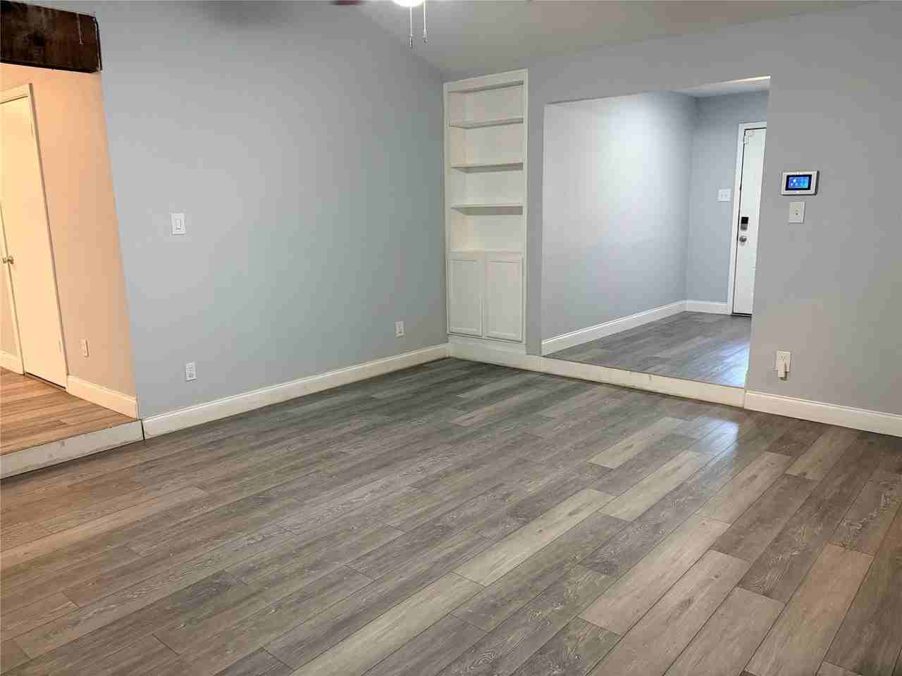 1025 Fox River Ln - Photo 4 of 18