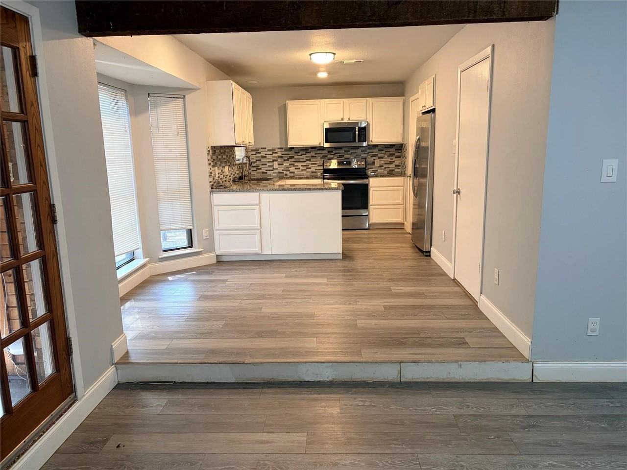 1025 Fox River Ln - Photo 5 of 18
