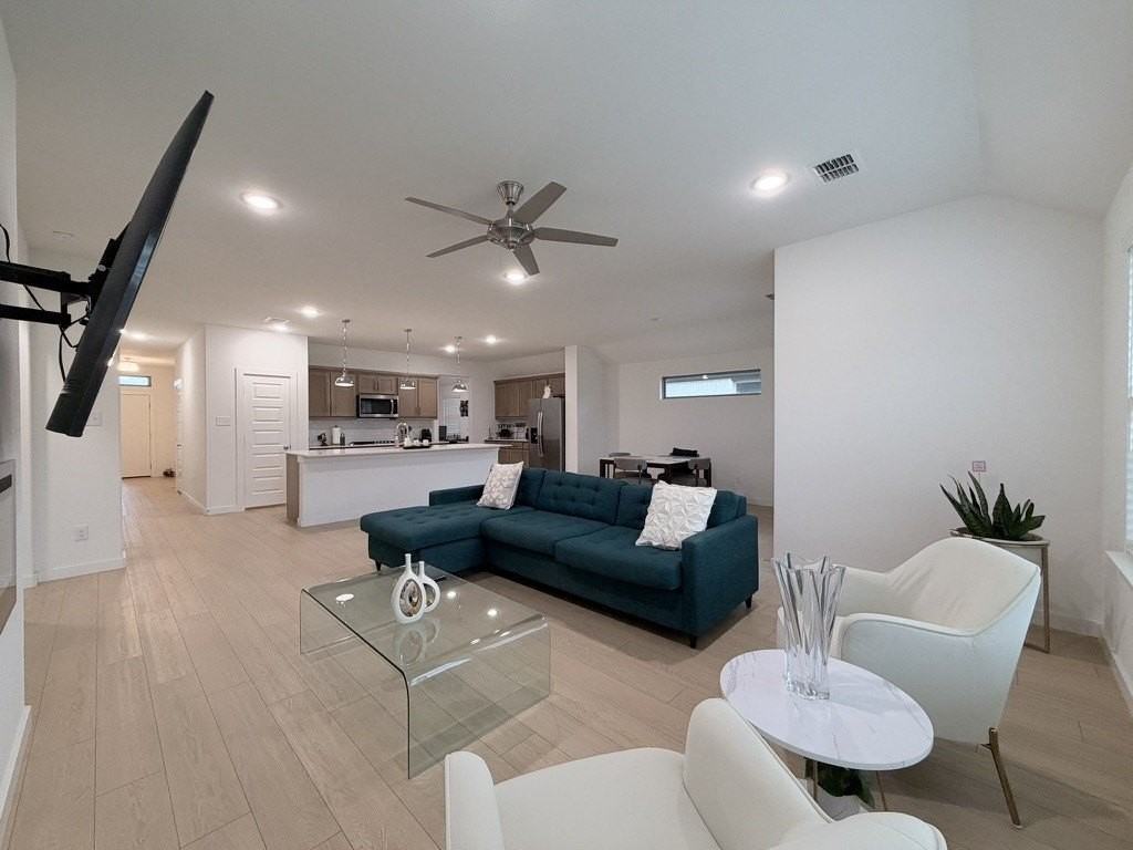 670 Parkside Dr - Photo 5 of 30