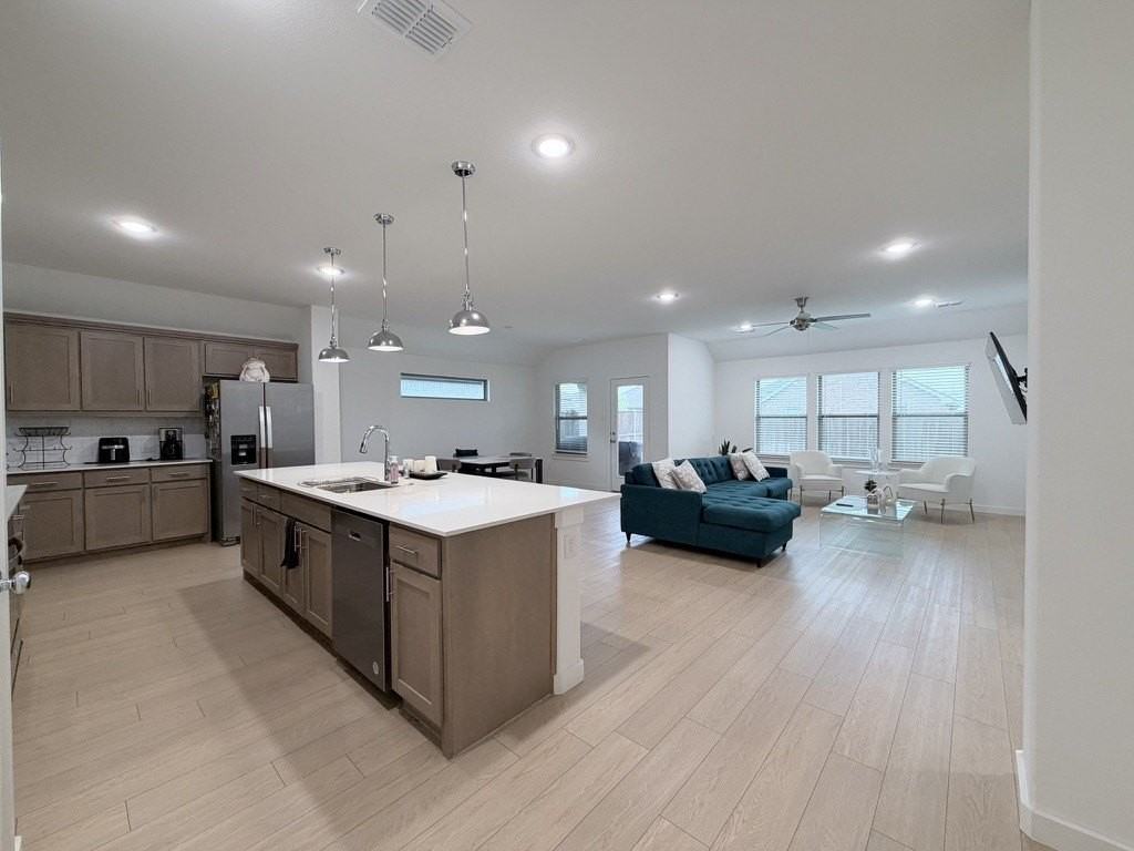 670 Parkside Dr - Photo 6 of 30