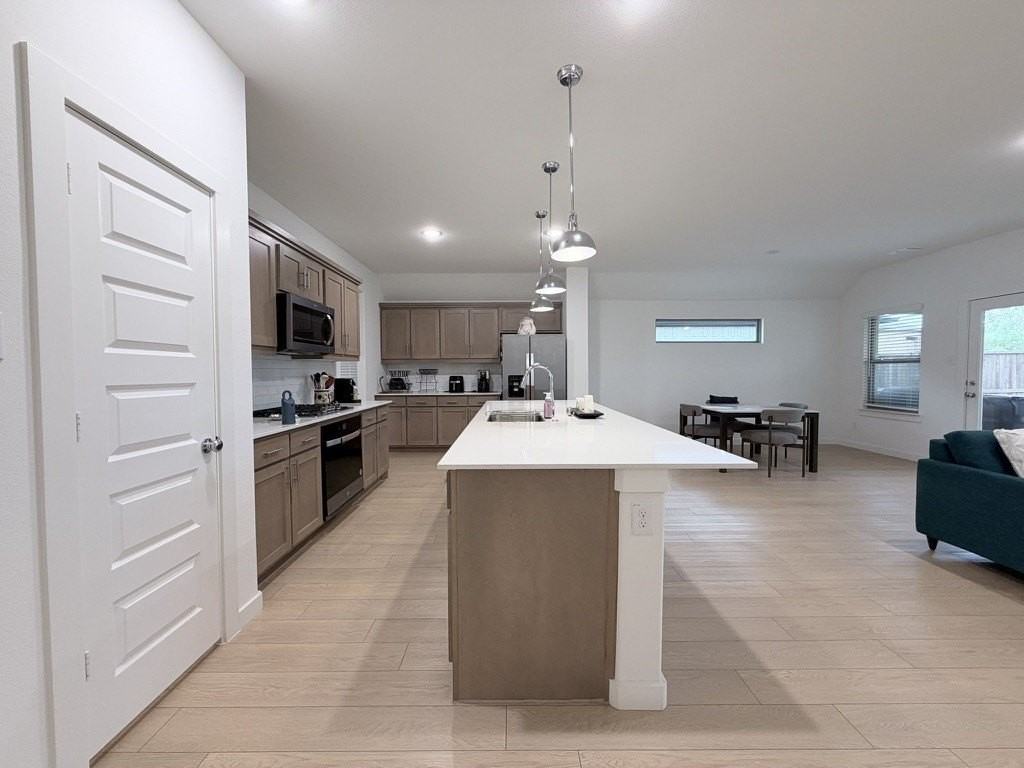 670 Parkside Dr - Photo 7 of 30
