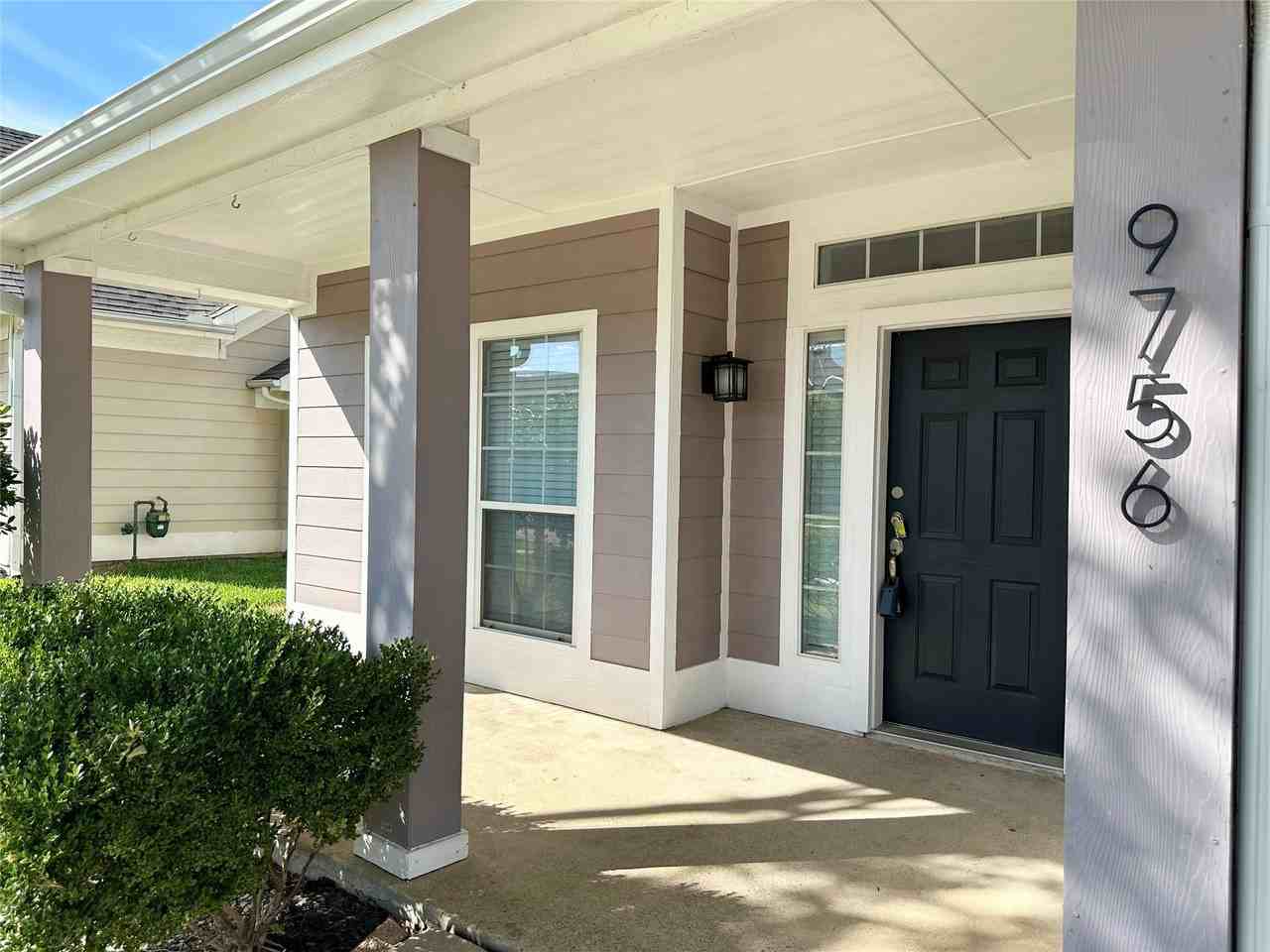 9756 Old Field Dr - Photo 2 of 25