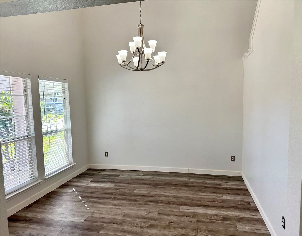9756 Old Field Dr - Photo 4 of 25